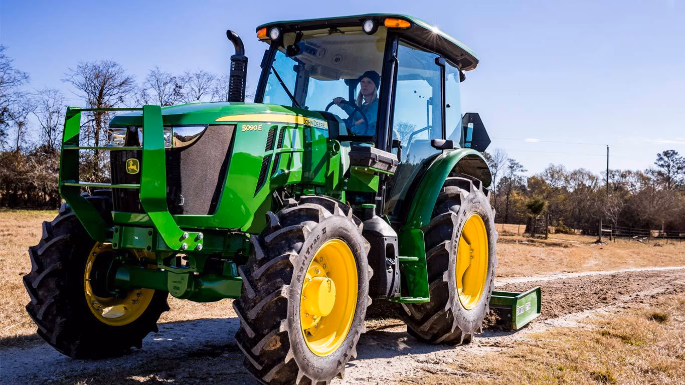 5090e_utility_tractor_Koenig Equipment