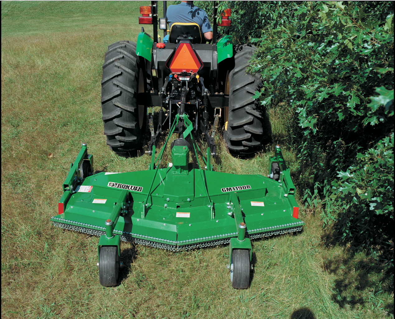GM1190 Rear Discharge Grooming Mower Field Image