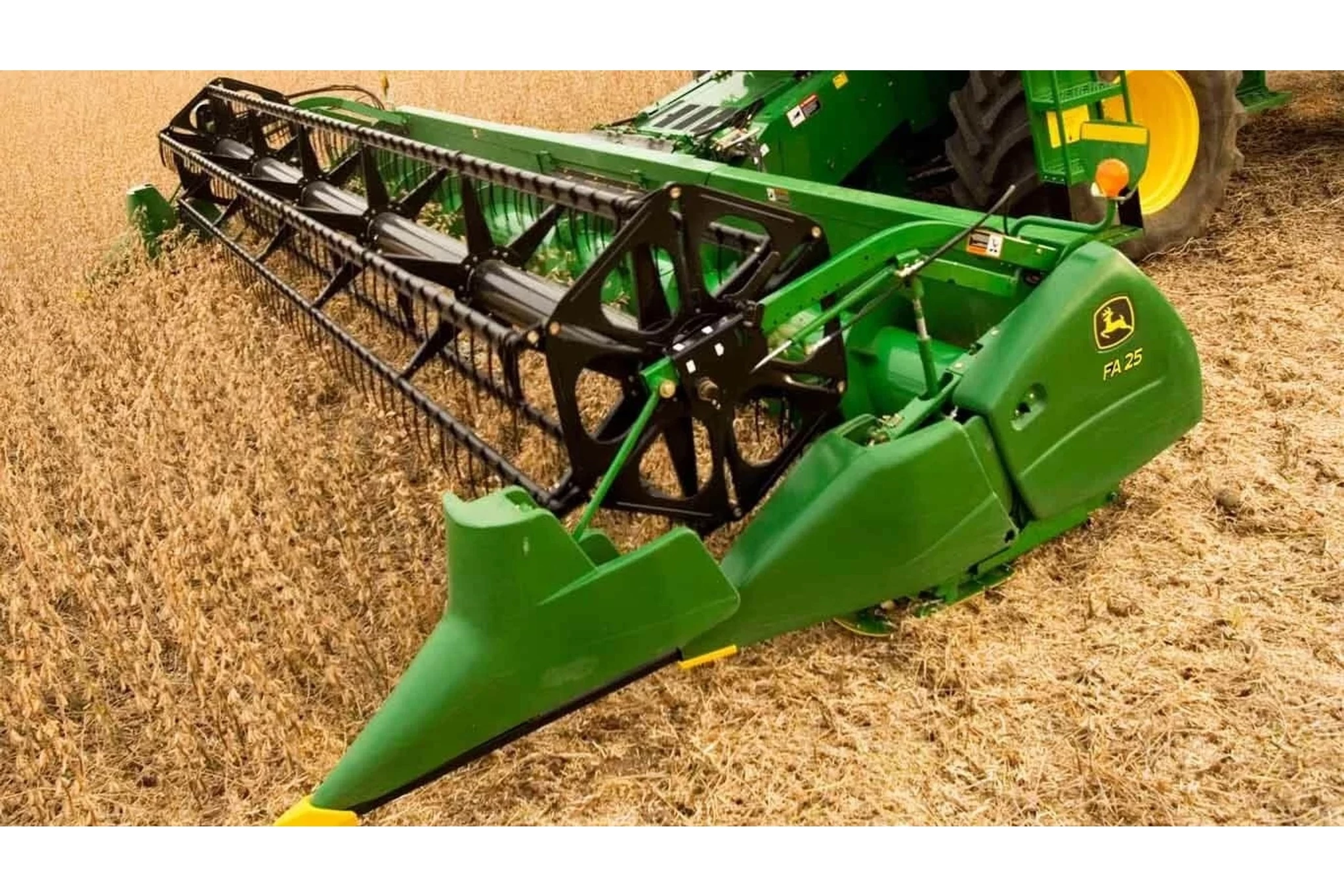 FA 25 HydraFlex Cutting Platform being used to harvest grain
